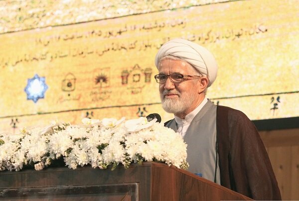 استاد علی صدرایی خویی، چهرۀ برگزیده همایش حامیان نسخ خطی